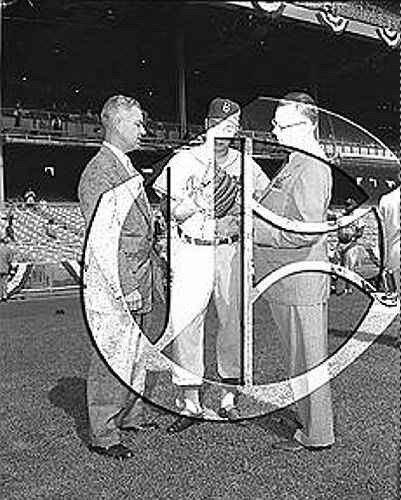 Johnny Podres with Rawlings reps at Yankee Stadium55N0222
